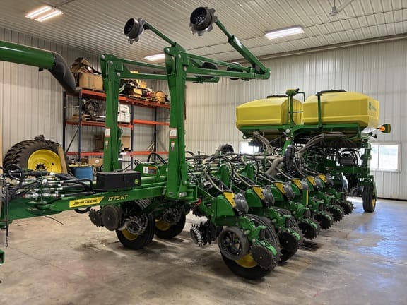 2022 John Deere 1775 Equipment Image0