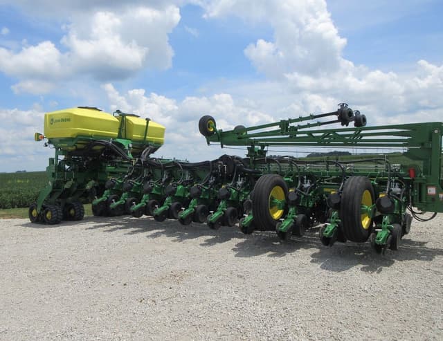 Image of John Deere 1775 equipment image 2