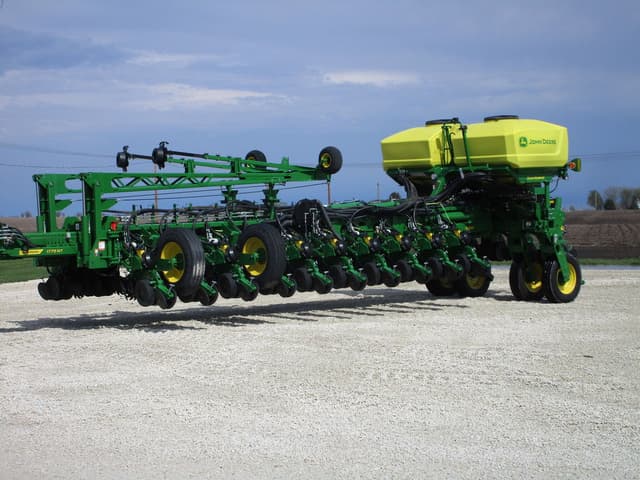 Image of John Deere 1775 equipment image 2