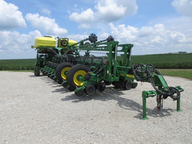 Image of John Deere 1775 equipment image 1