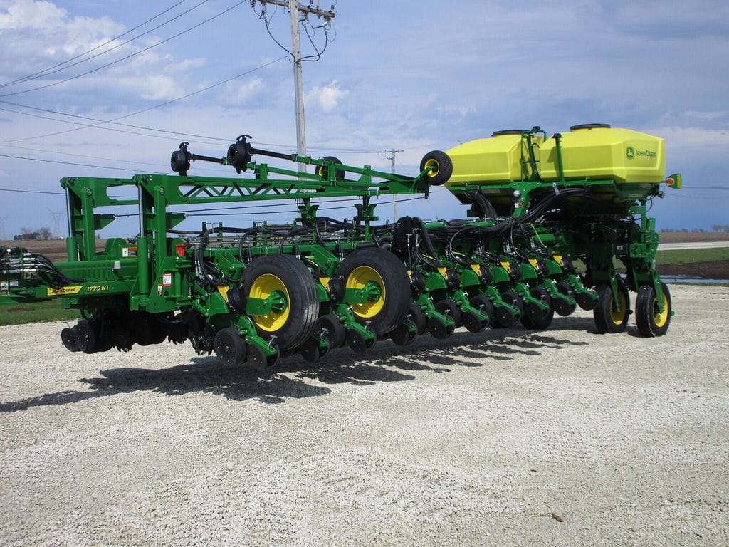 2022 John Deere 1775 Equipment Image0