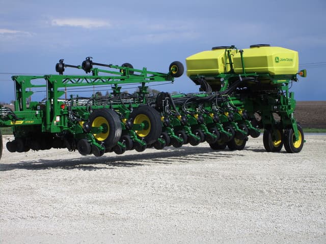 Image of John Deere 1775 equipment image 3