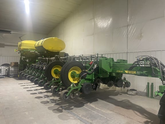 2022 John Deere 1775 Equipment Image0