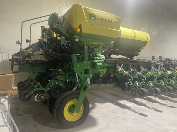 Image of John Deere 1775 equipment image 2