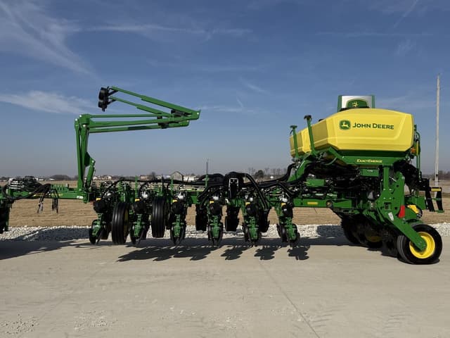 Image of John Deere 1775 equipment image 1