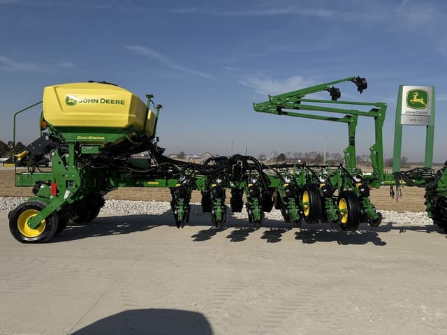 Image of John Deere 1775 equipment image 3