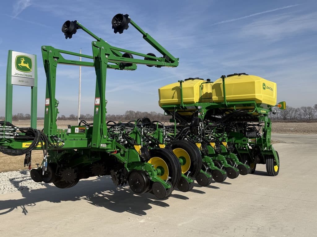 Image of John Deere 1775 Primary image