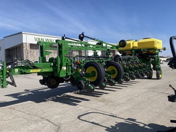 Main image John Deere 1775