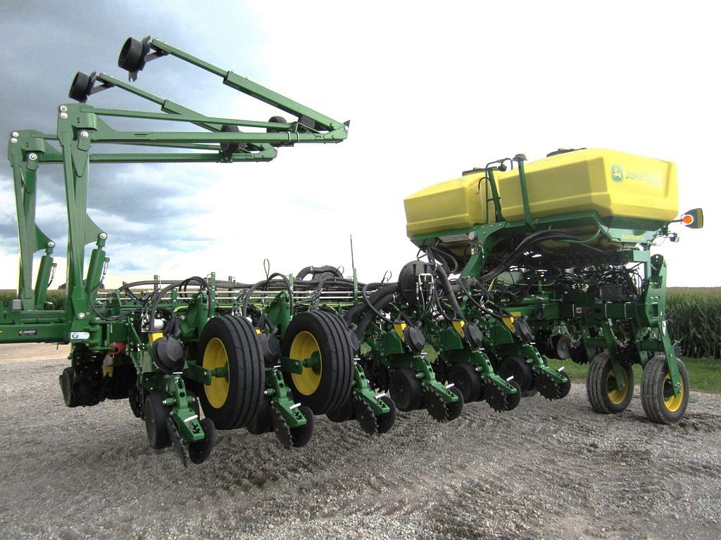 Image of John Deere 1775 Primary image