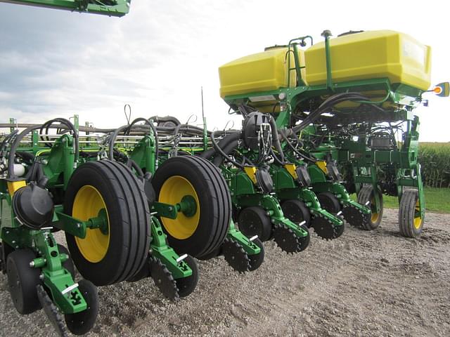 Image of John Deere 1775 equipment image 2