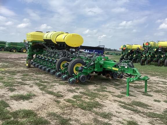 Image of John Deere 1775 equipment image 3