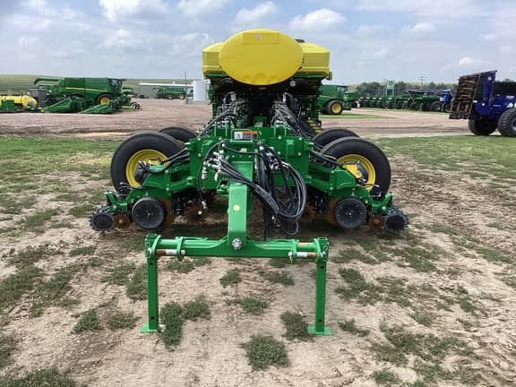 Image of John Deere 1775 equipment image 2