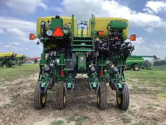 Image of John Deere 1775 equipment image 4