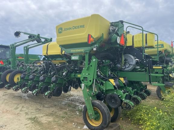 Image of John Deere 1775 equipment image 2