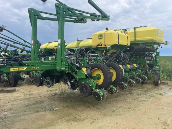 2022 John Deere 1775 Equipment Image0