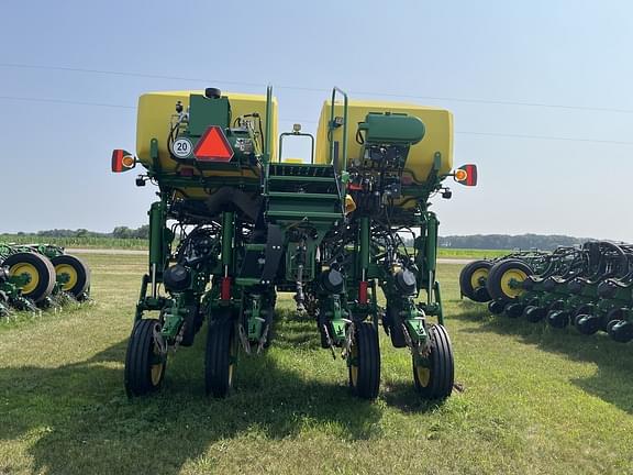 Image of John Deere 1775 equipment image 3