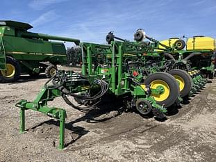 2022 John Deere 1775 Equipment Image0