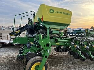 Main image John Deere 1775 5