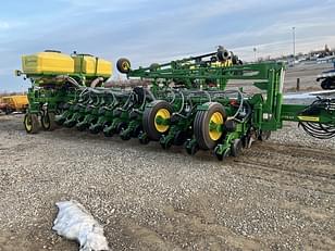 Main image John Deere 1775 8