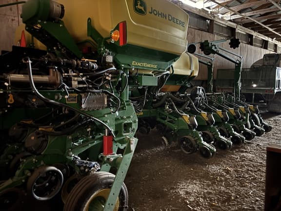 Image of John Deere 1775 equipment image 1