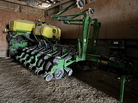 2022 John Deere 1775 Equipment Image0