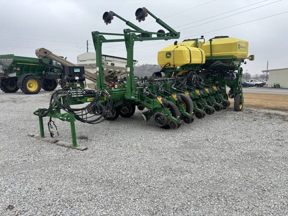 2022 John Deere 1775 Equipment Image0