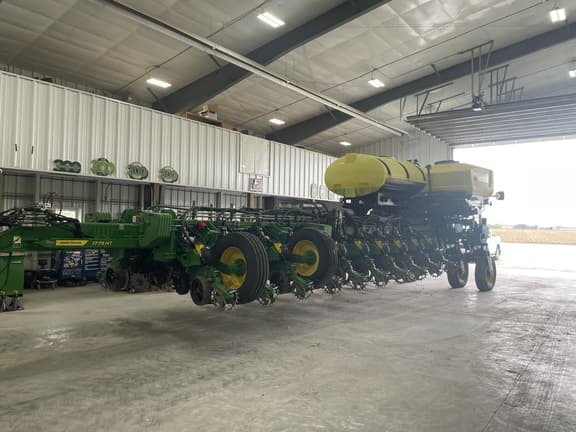 Image of John Deere 1775 Primary image