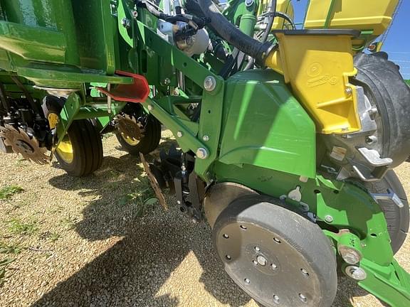 Image of John Deere 1775 equipment image 1