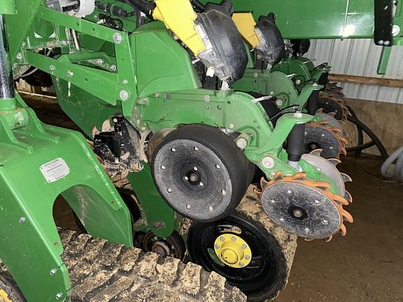 Image of John Deere 1775 equipment image 1