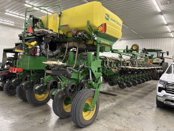 2022 John Deere 1775 Equipment Image0