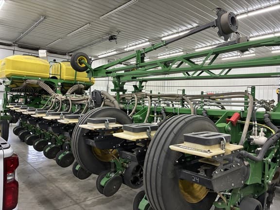 Image of John Deere 1775 equipment image 2