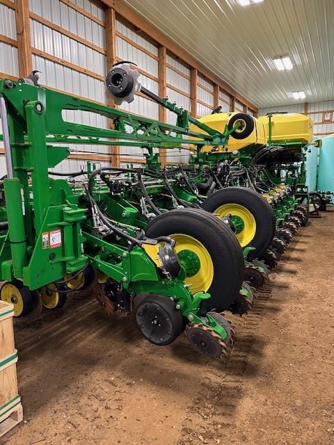 2022 John Deere 1775 Equipment Image0