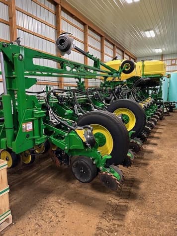 Main image John Deere 1775