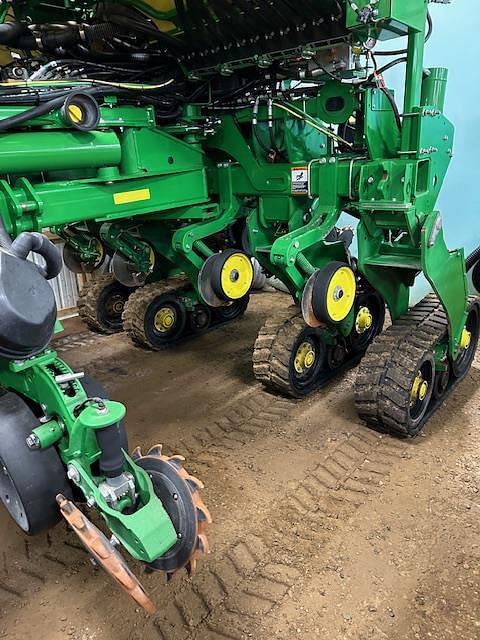 Image of John Deere 1775 equipment image 1