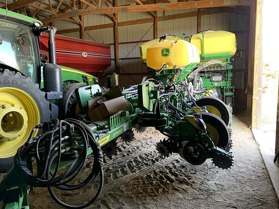 Image of John Deere 1775 equipment image 1