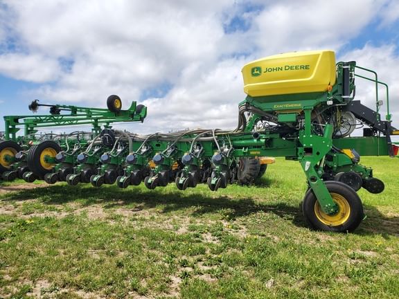 Main image John Deere 1775