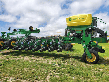 Main image John Deere 1775