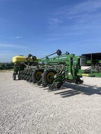 Image of John Deere 1775 equipment image 1