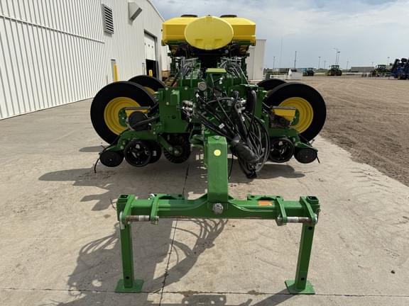 Image of John Deere 1775 equipment image 1
