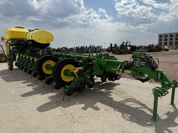 Image of John Deere 1775 equipment image 2