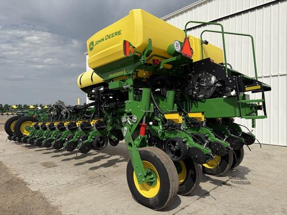 Image of John Deere 1775 equipment image 3