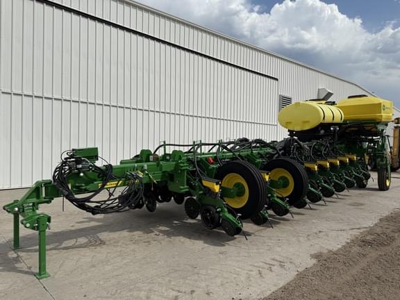 Image of John Deere 1775 Primary image