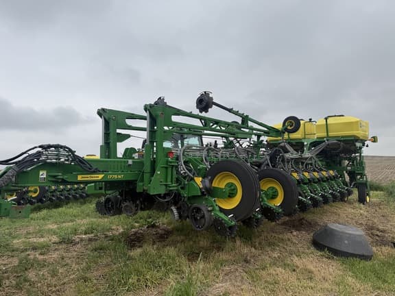 Image of John Deere 1775 equipment image 1