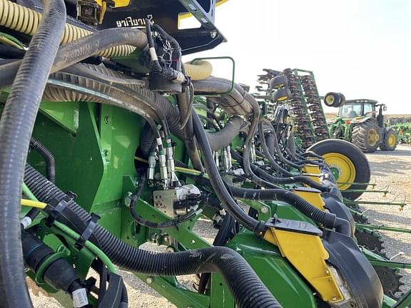 Image of John Deere 1775 equipment image 3