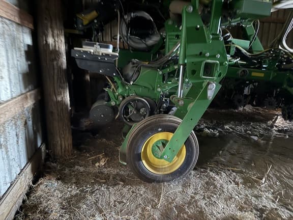 Image of John Deere 1775 equipment image 4