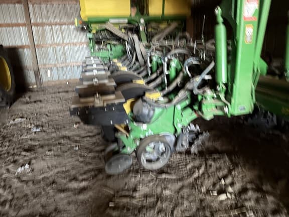 Image of John Deere 1775 equipment image 3