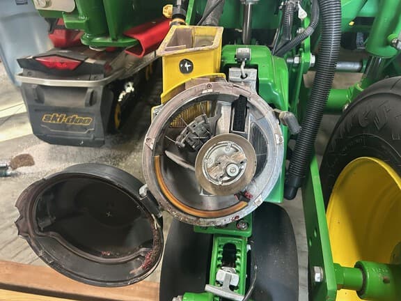 Image of John Deere 1775 equipment image 4