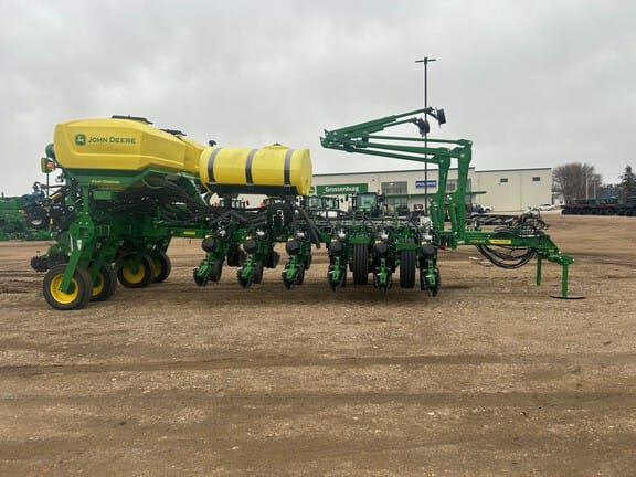 2022 John Deere 1775 Equipment Image0