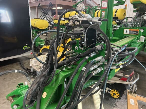 Image of John Deere 1775 equipment image 1