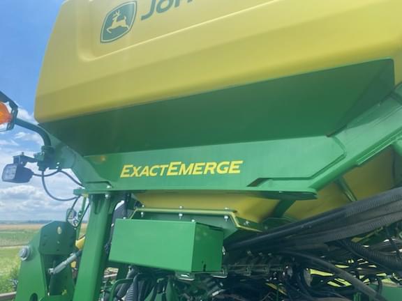 Image of John Deere 1775 equipment image 4